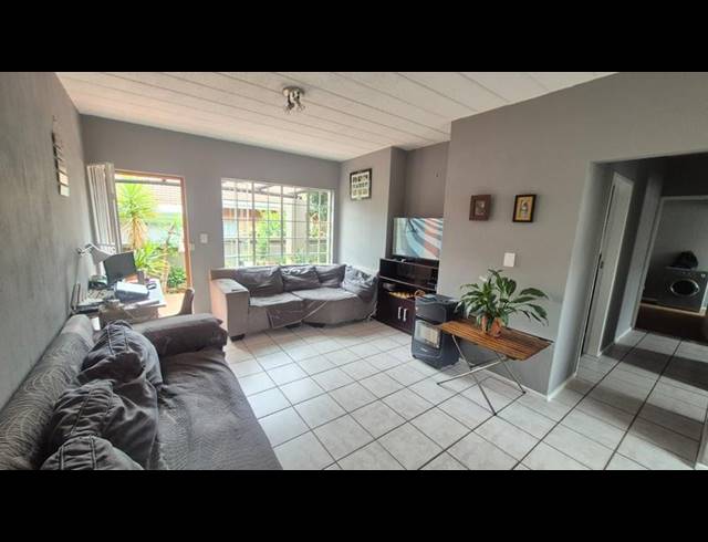 3 BEDROOM APARTMENT FOR SALE IN ROODEKRANS